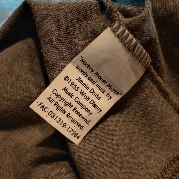 Disney Resort Who's The Leader Of The Club Mickey Mouse Shirt Disneyland Minne - Picture 6 of 6